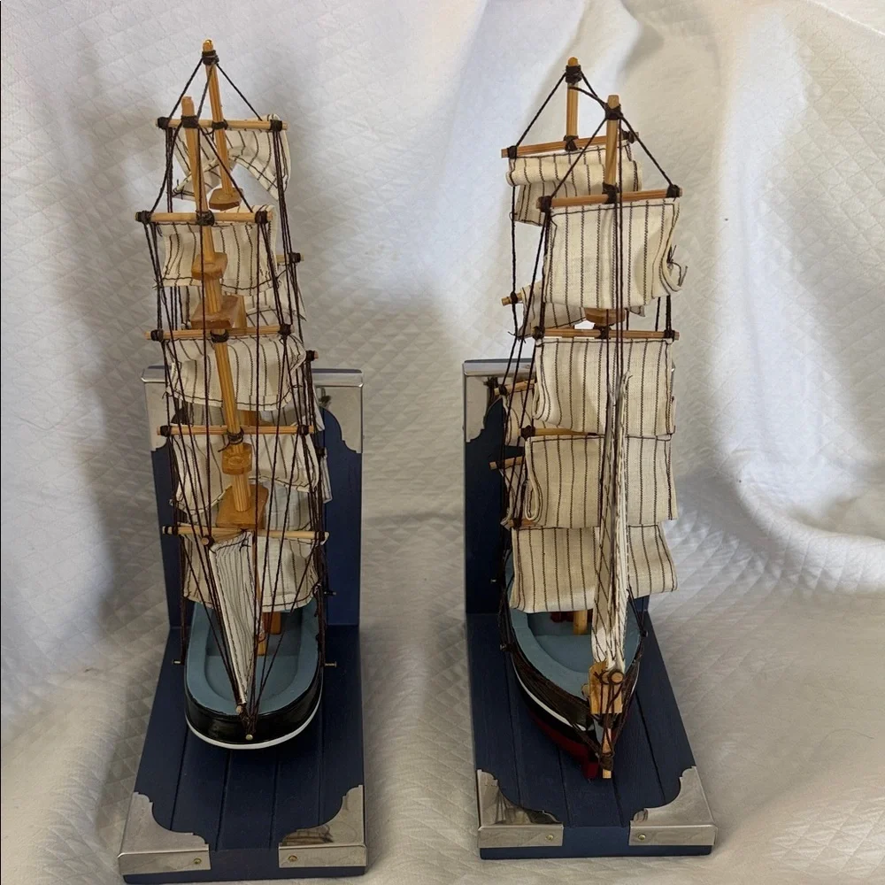 Vintage Nautical Wooden Sailing Ship Bookends set of 2, Navy blue, Like New! - Picture 2 of 9